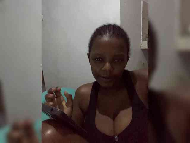 Ellabellaa webcam