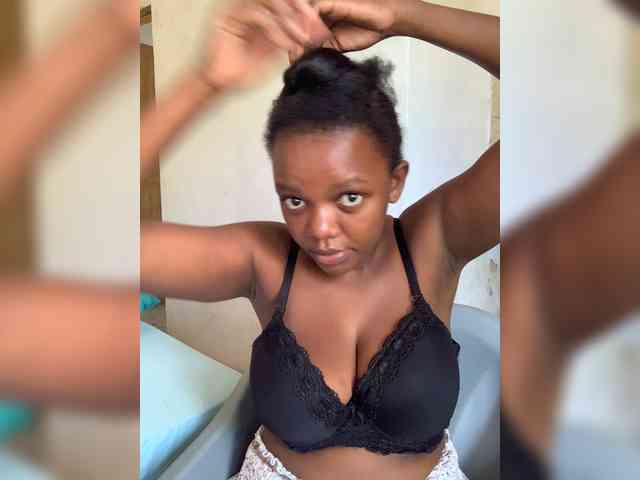 Ellabellaa webcam