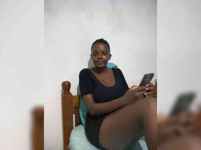 Ellabellaa webcam