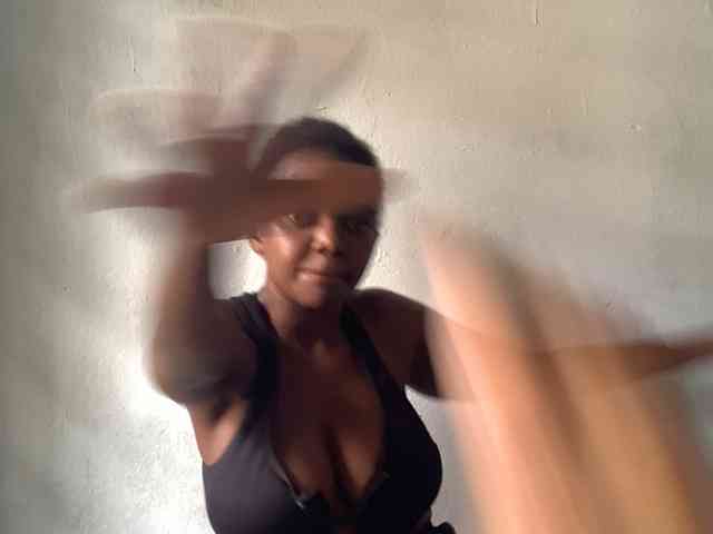 Ellabellaa webcam