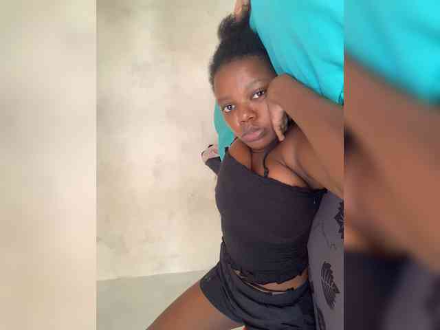 Ellabellaa webcam