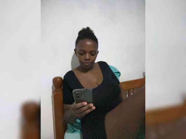 Ellabellaa Live Webcam on BongaCams