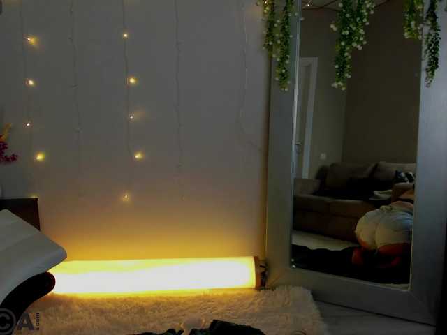 Maya-Raay live cam on BongaCams