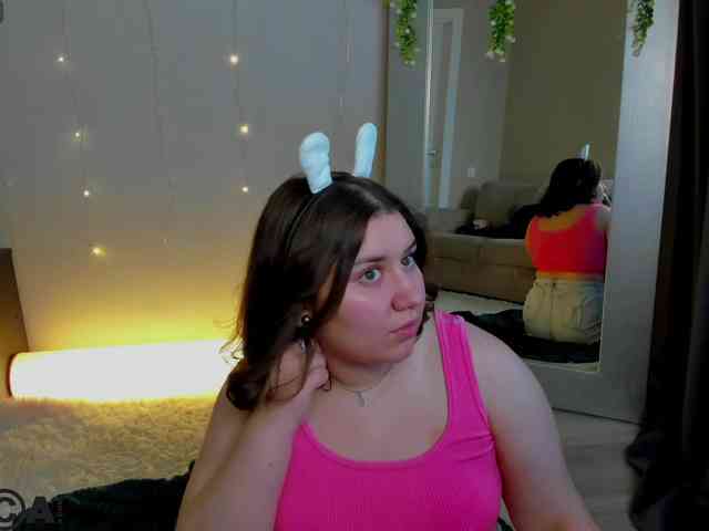 maya-raay's live room