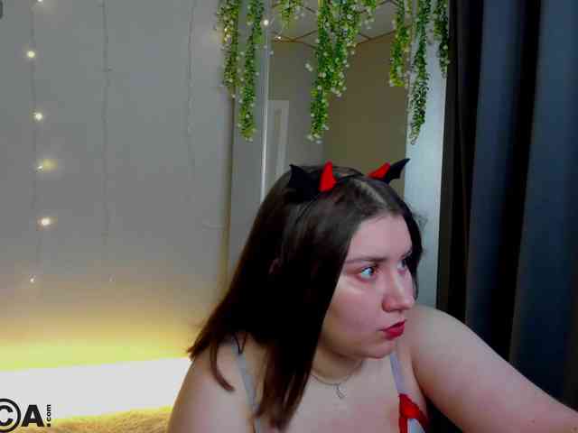 maya-raay's live room