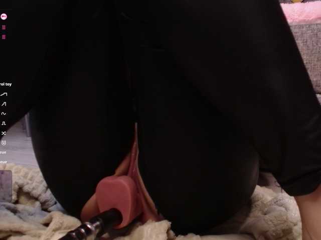 lovely-V live cam on BongaCams