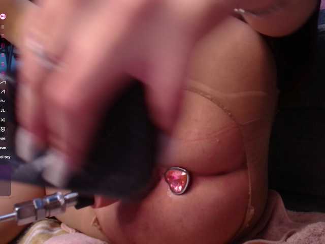 lovely-V live cam on BongaCams