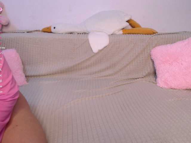 lovely-V live cam on BongaCams