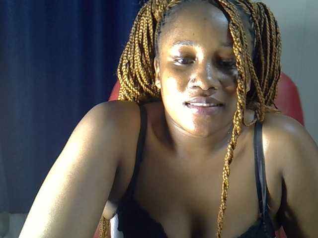 Sexyevonne live cam on BongaCams