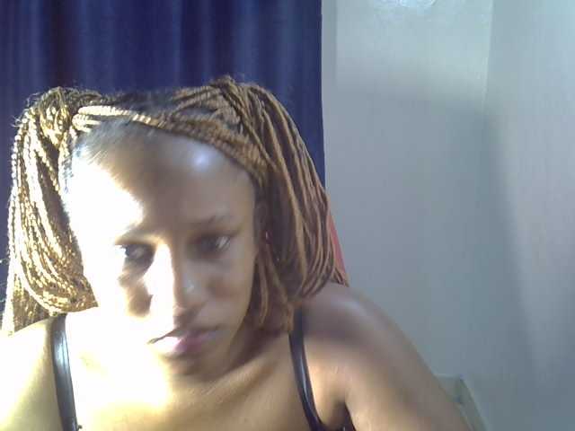 Sexyevonne live cam on BongaCams