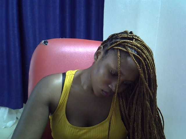 Sexyevonne live cam on BongaCams