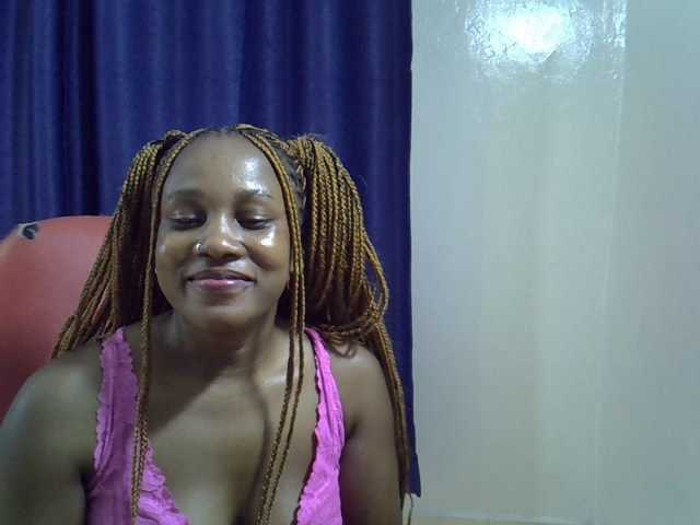 Sexyevonne live cam on BongaCams
