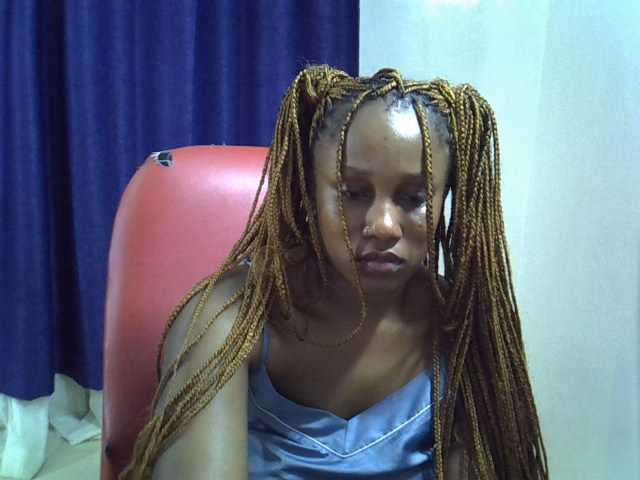 Sexyevonne live cam on BongaCams