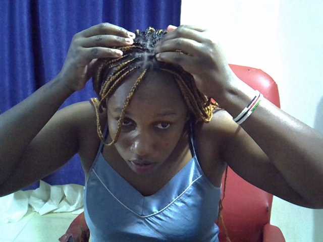 Sexyevonne live cam on BongaCams