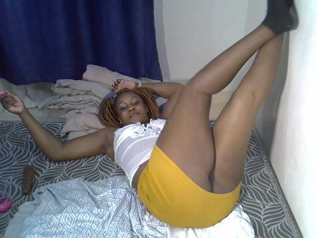 Sexyevonne live cam on BongaCams