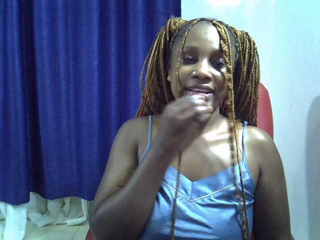 Sexyevonne live cam on BongaCams