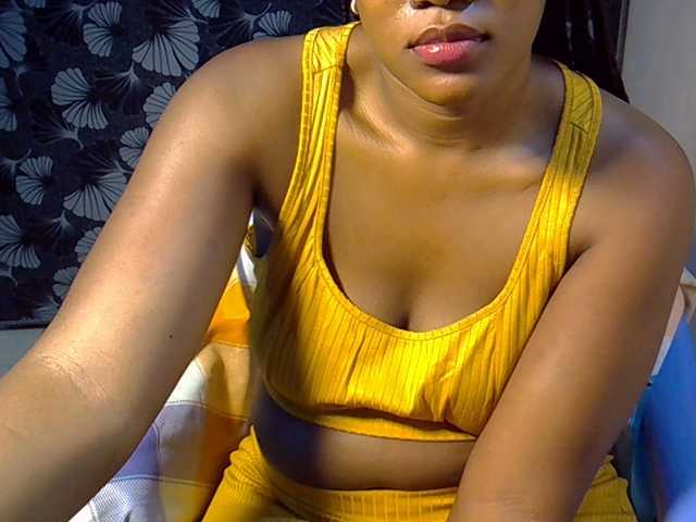 le modèle Sexyevonne est en webcam porno dans un show sur le site bongacams, il possède les tags suivants: Ebony,Brunette,Hairy