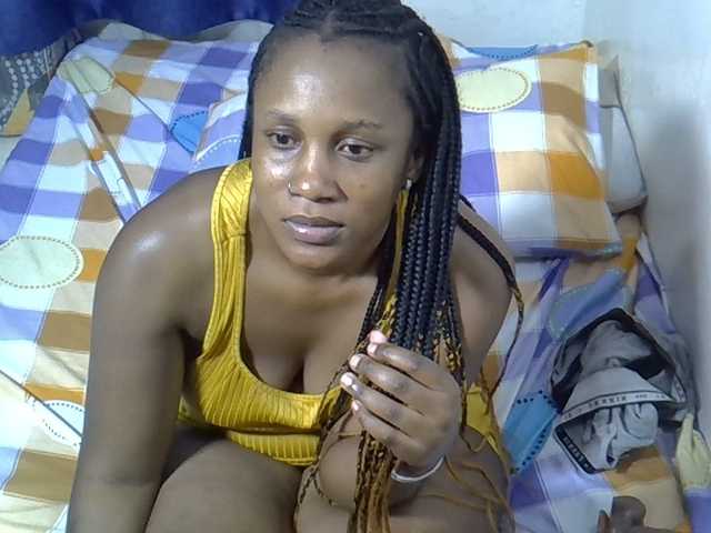 le modèle Sexyevonne est en webcam porno dans un show sur le site bongacams, il possède les tags suivants: Ebony,Brunette,Hairy