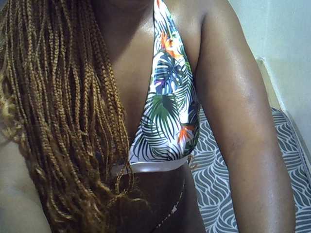 Sexyevonne live cam on BongaCams