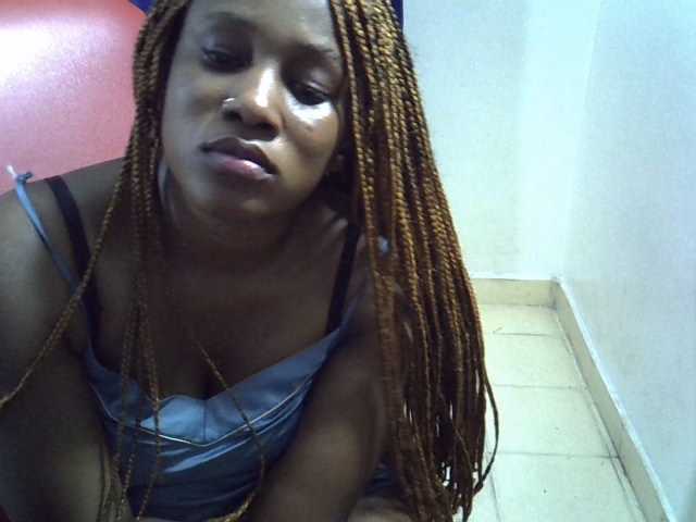 Sexyevonne live cam on BongaCams