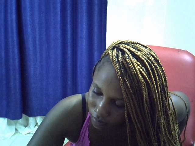 Sexyevonne live cam on BongaCams