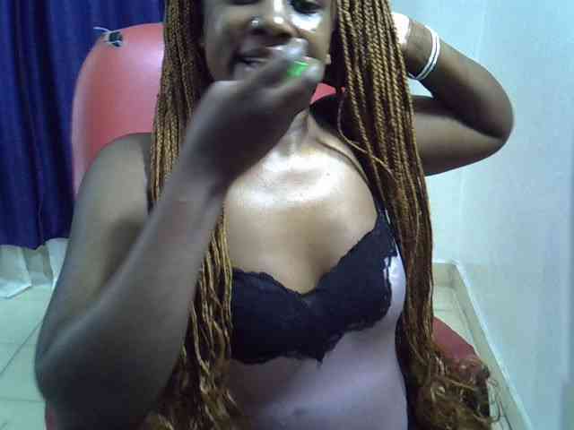 Sexyevonne webcam