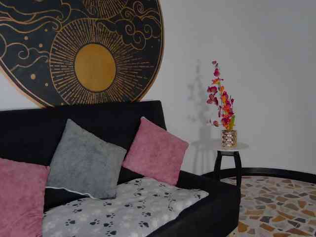 Luciaa-Velvet webcam