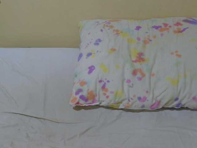 Petitebunni — live female cam