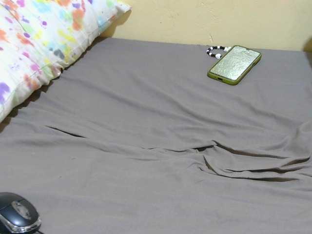 Petitebunni live webcam show