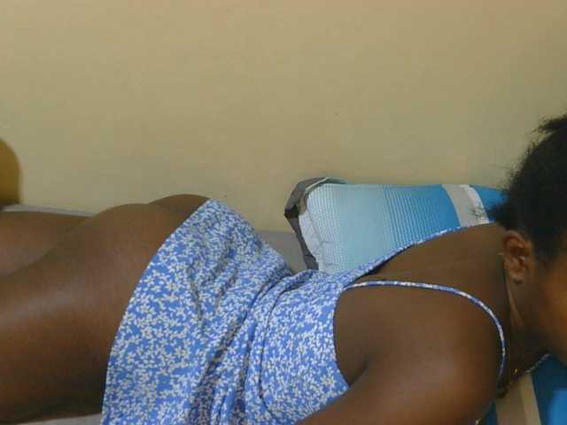 Petitebunni live cam on BongaCams