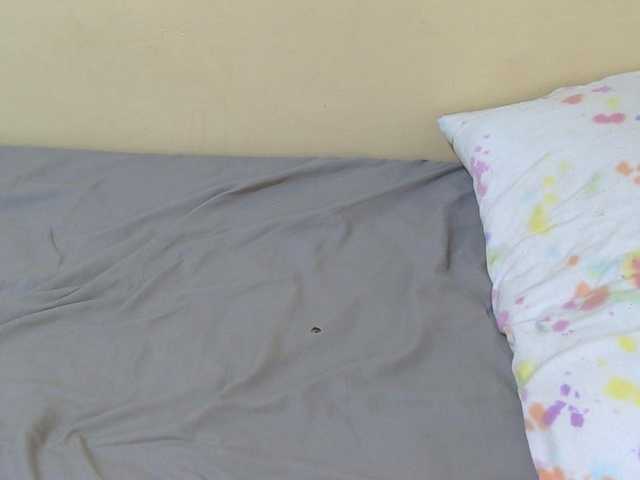 Petitebunni live cam preview