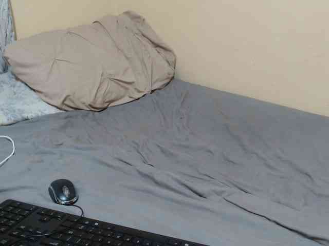 Petitebunni webcam