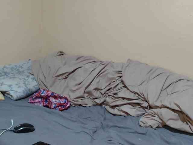 Petitebunni webcam
