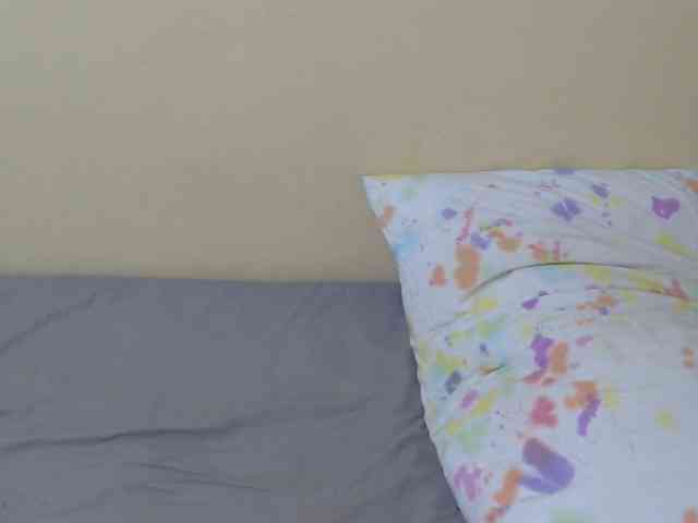 Petitebunni webcam