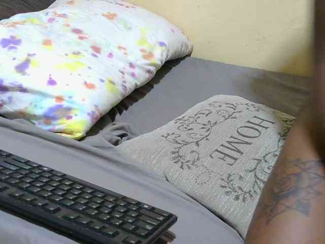Petitebunni webcam
