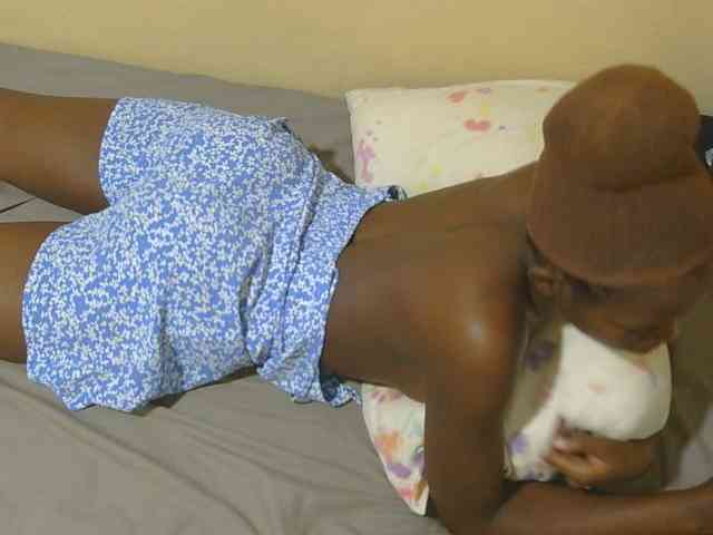 Petitebunni webcam