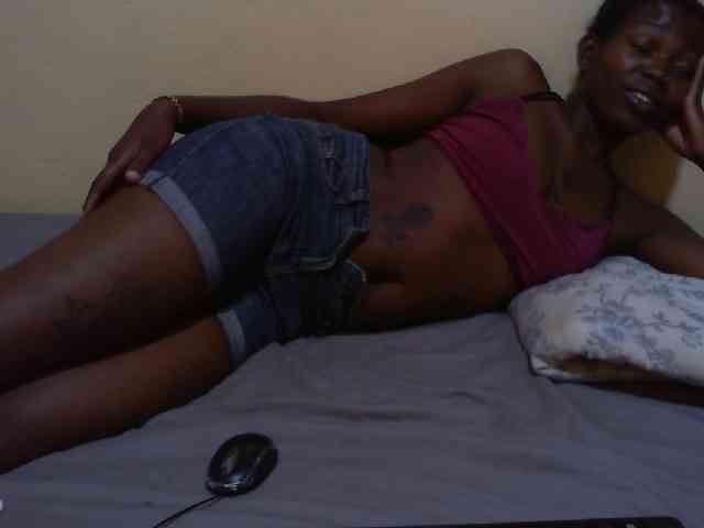Petitebunni webcam