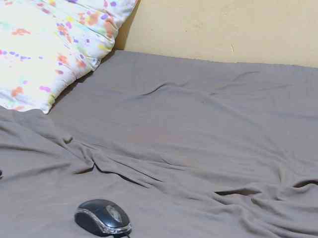 Petitebunni webcam
