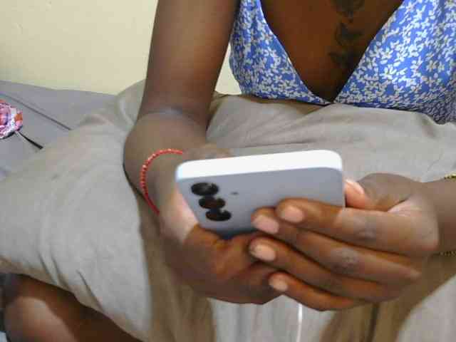 Petitebunni webcam