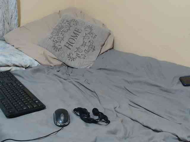 Petitebunni webcam