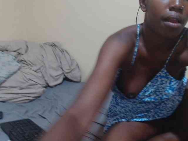 Petitebunni webcam