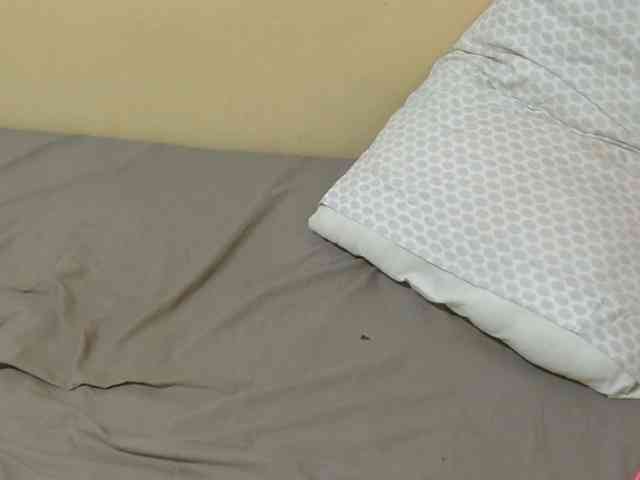 Petitebunni's webcam live show