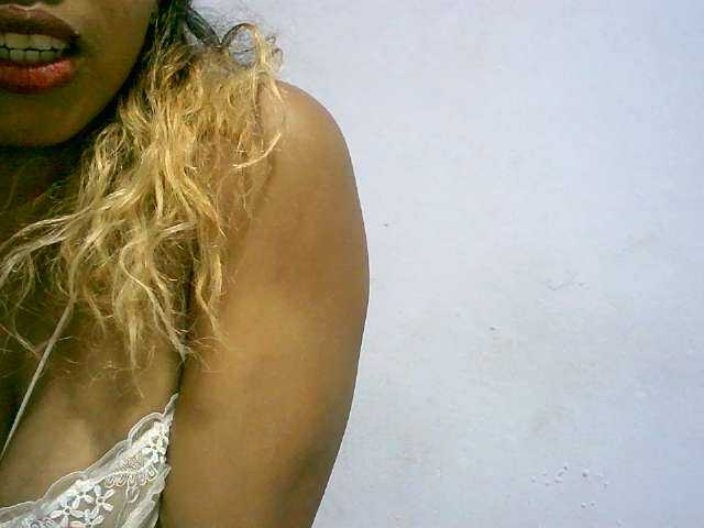 BelliBellaha live cam on BongaCams