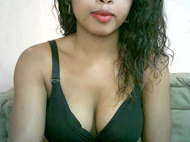 le modèle BelliBellaha est en webcam porno dans un show sur le site bongacams, il possède les tags suivants: Asian,Brunette,Trimmed