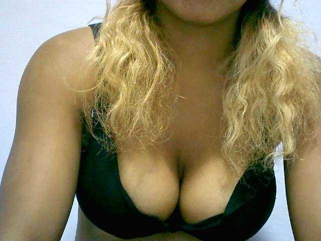 BelliBellaha live cam on BongaCams
