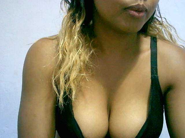 BelliBellaha live cam on BongaCams