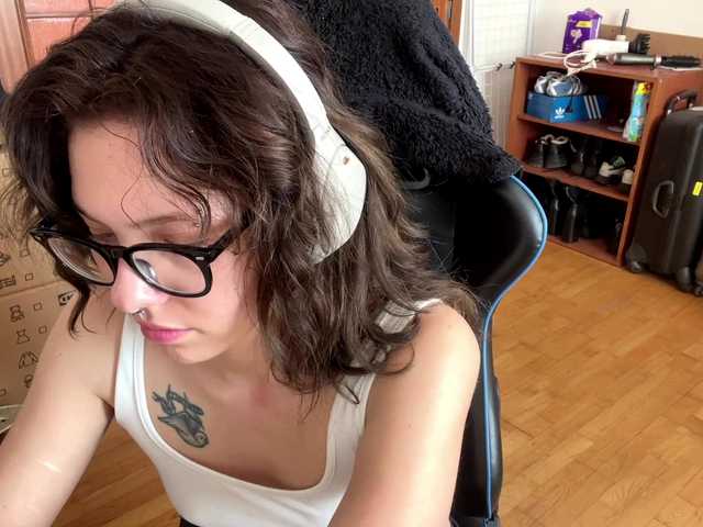 PlushPoutX live cam on BongaCams