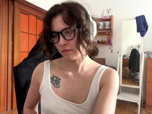 plushpoutx cam belle