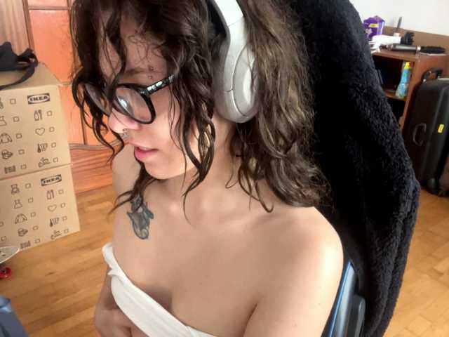 Sex chat gratuit in direct cu PlushPoutX pe BongaCams