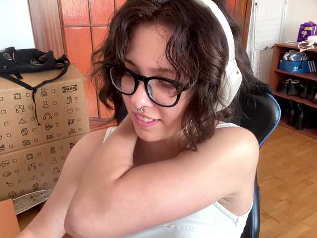 PlushPoutX live cam on BongaCams